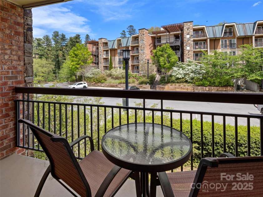 401 Bowling Park Road, Asheville, NC 28803.  MLS# CAR4250515, YatesRealty ID 8646. 