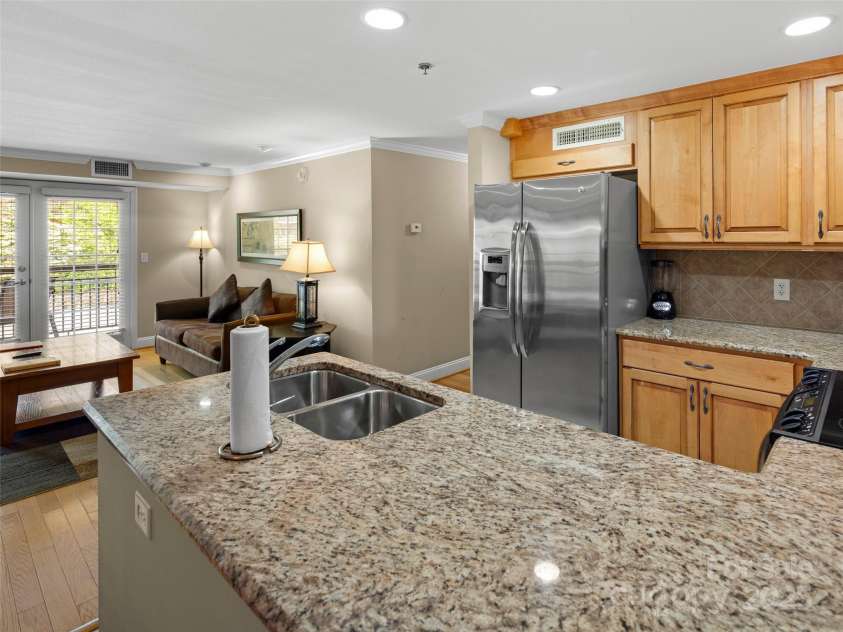 401 Bowling Park Road, Asheville, NC 28803.  MLS# CAR4250515, YatesRealty ID 8646. 