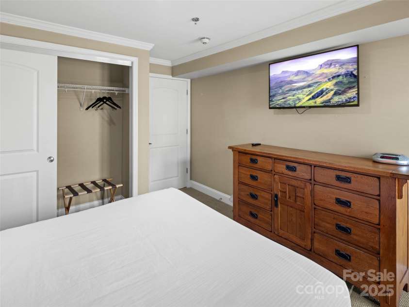 401 Bowling Park Road, Asheville, NC 28803.  MLS# CAR4250515, YatesRealty ID 8646. 