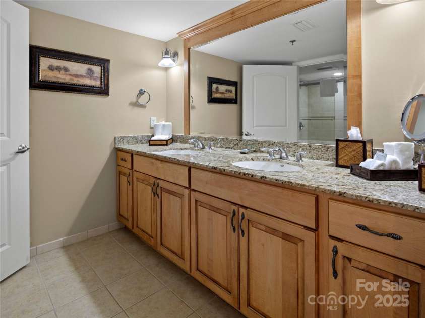 401 Bowling Park Road, Asheville, NC 28803.  MLS# CAR4250515, YatesRealty ID 8646. 