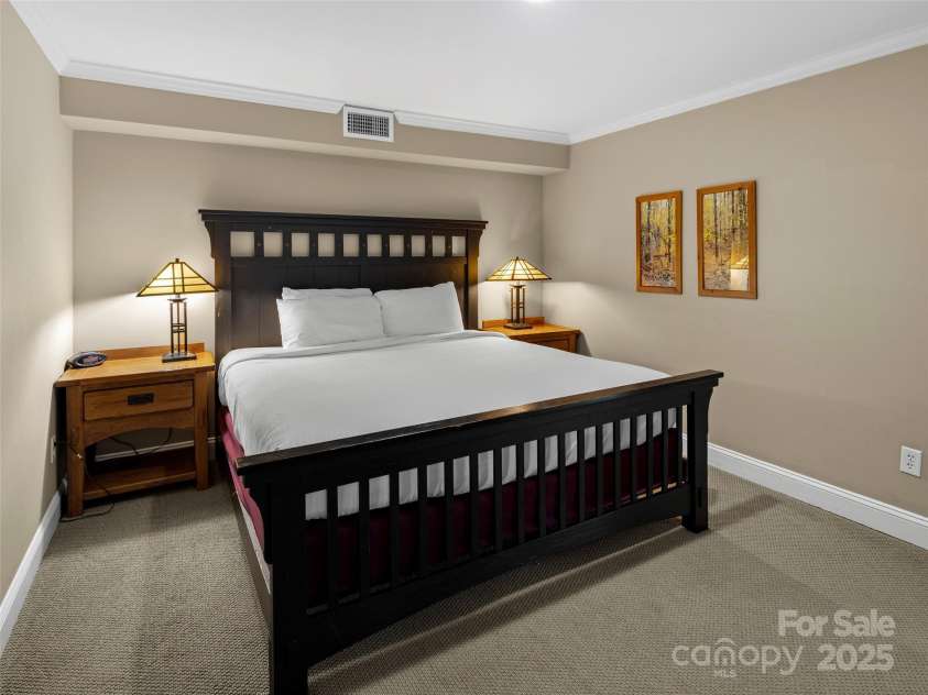 401 Bowling Park Road, Asheville, NC 28803.  MLS# CAR4250515, YatesRealty ID 8646. 