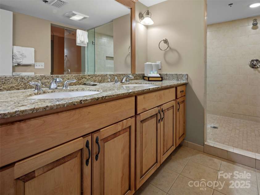 401 Bowling Park Road, Asheville, NC 28803.  MLS# CAR4250515, YatesRealty ID 8646. 