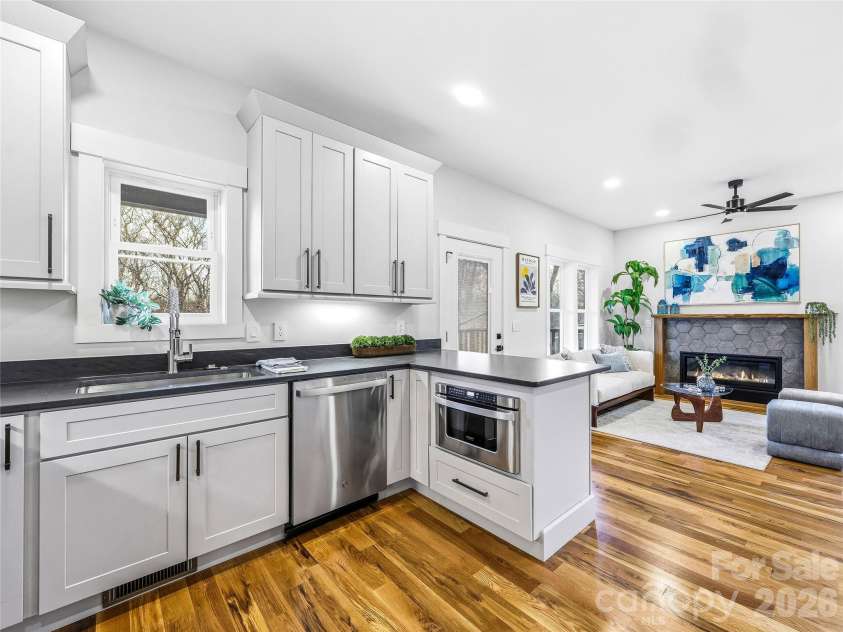117 Third Street, Asheville, NC 28803.  MLS# CAR4358061, YatesRealty ID 8647. 