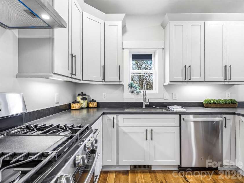 117 Third Street, Asheville, NC 28803.  MLS# CAR4358061, YatesRealty ID 8647. 