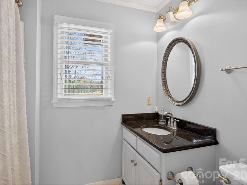 121 Sterling Court, Salisbury, NC 28144.  MLS# CAR4364797, YatesRealty ID 8649. Full Bathroom 