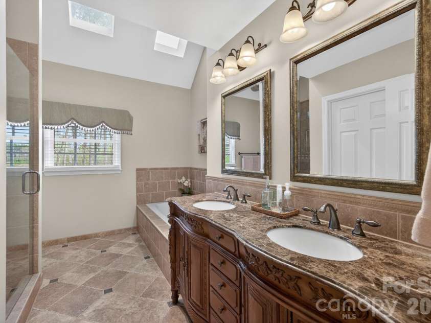 121 Sterling Court, Salisbury, NC 28144.  MLS# CAR4364797, YatesRealty ID 8649.  Primary Bathroom 