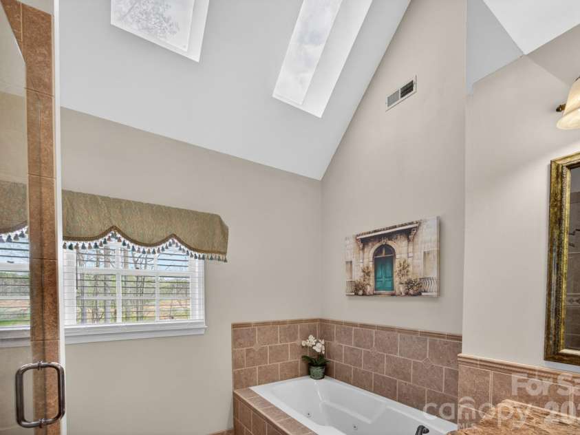 121 Sterling Court, Salisbury, NC 28144.  MLS# CAR4364797, YatesRealty ID 8649.  Primary Bathroom 