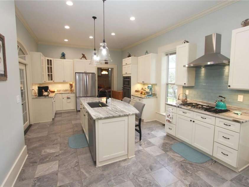 318 Camden Road, Wadesboro, NC 28170.  MLS# CAR3904497, YatesRealty ID 865. ISLAND WITH LARGE SINK & DISHWASHER, MARBLE COUNTERTOPS & MULTIPLE EYES ON GAS COOKTOP & HOOD. ISLAND SINK IS PERFECTLY LINED UP with A WINDOW.