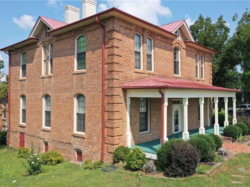 318 Camden Road, Wadesboro, NC 28170.  MLS# CAR3904497, YatesRealty ID 865. SEE THE RED DOORS AND WINDOWS TO THE BASEMENT WORKSHOP.  CAN ALSO ACCESS FROM THE MAIN HALL INSIDE THE HOUSE.  ABOUT 600 SF CONCRETE SHOP WITH HEAT & COOLING.