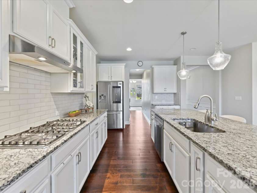 9528 Horsebit Lane, Concord, NC 28027.  MLS# CAR4347652, YatesRealty ID 8650. Gas Cooktop