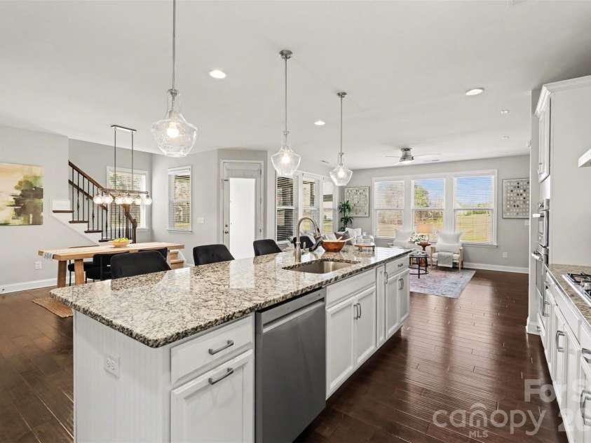 9528 Horsebit Lane, Concord, NC 28027.  MLS# CAR4347652, YatesRealty ID 8650. Gormet Kitchen