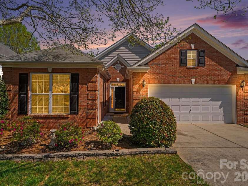 977 Platinum Drive, Fort Mill, SC 29708.  MLS# CAR4363219, YatesRealty ID 8651. 