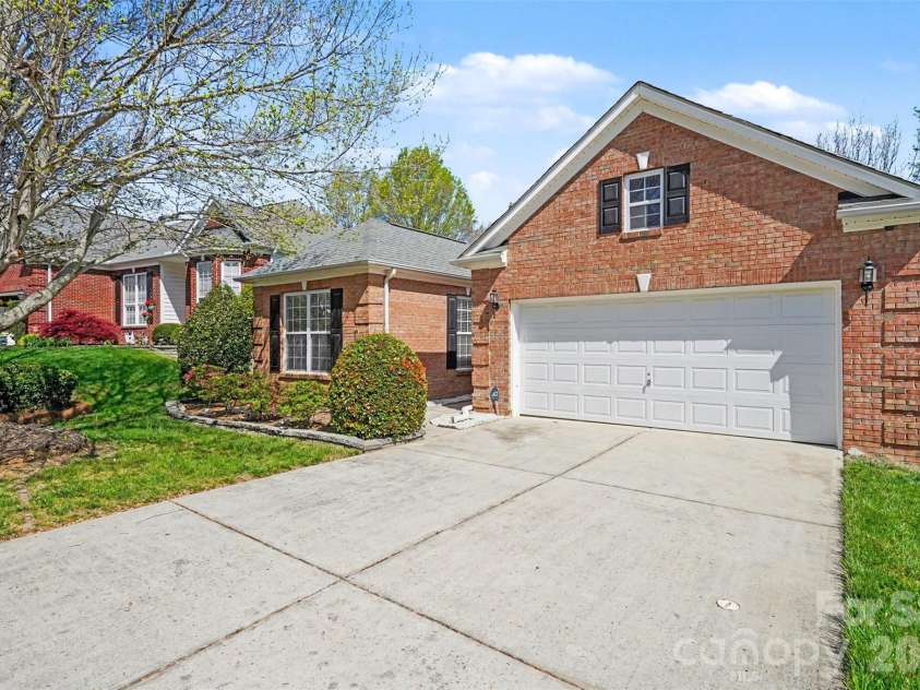977 Platinum Drive, Fort Mill, SC 29708.  MLS# CAR4363219, YatesRealty ID 8651. 