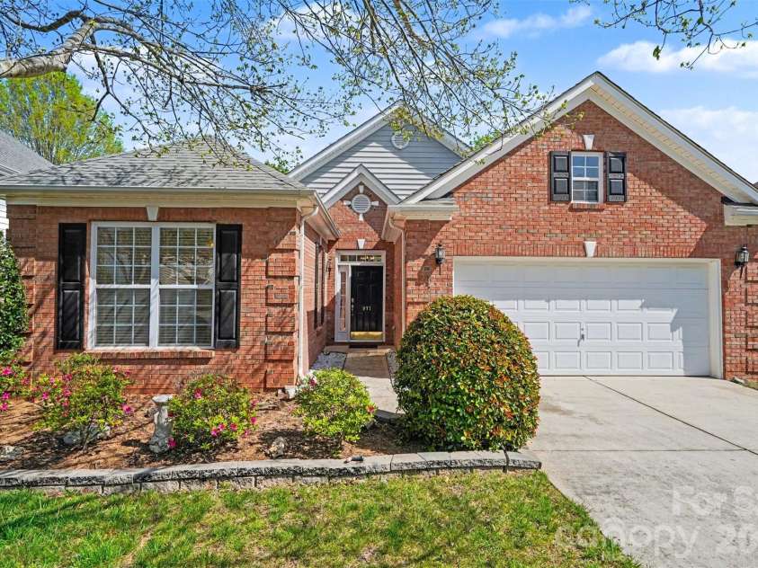 977 Platinum Drive, Fort Mill, SC 29708.  MLS# CAR4363219, YatesRealty ID 8651. 