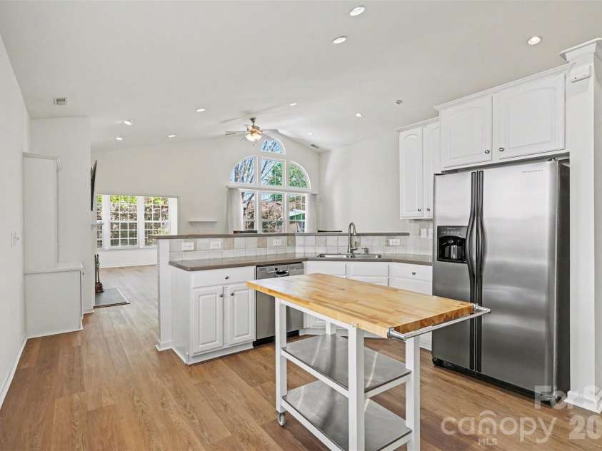 977 Platinum Drive, Fort Mill, SC 29708.  MLS# CAR4363219, YatesRealty ID 8651. 