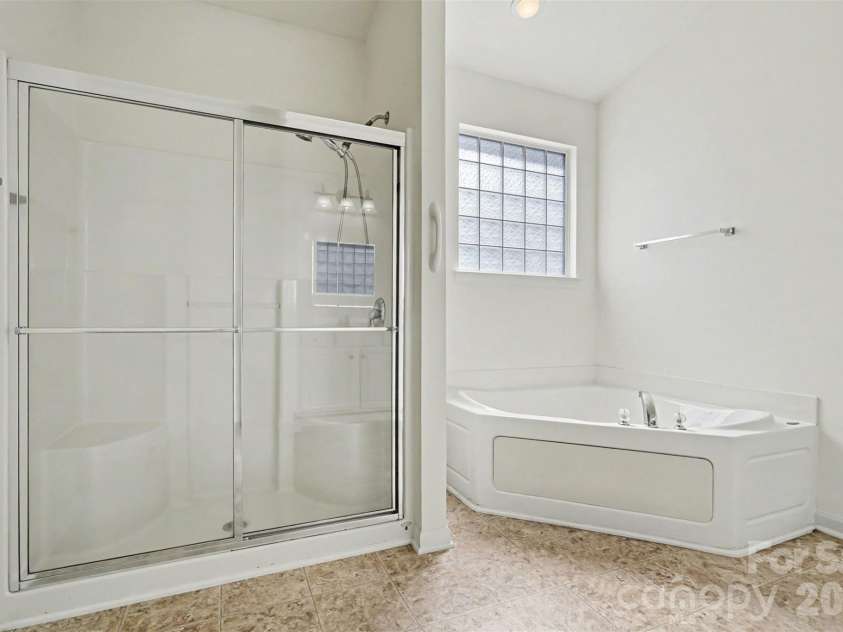 977 Platinum Drive, Fort Mill, SC 29708.  MLS# CAR4363219, YatesRealty ID 8651. 