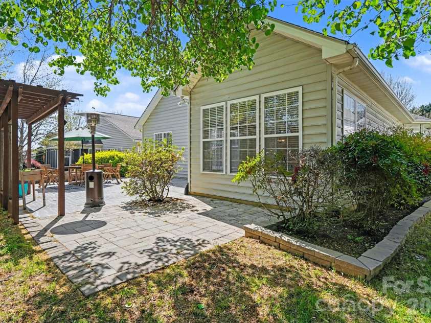 977 Platinum Drive, Fort Mill, SC 29708.  MLS# CAR4363219, YatesRealty ID 8651. 