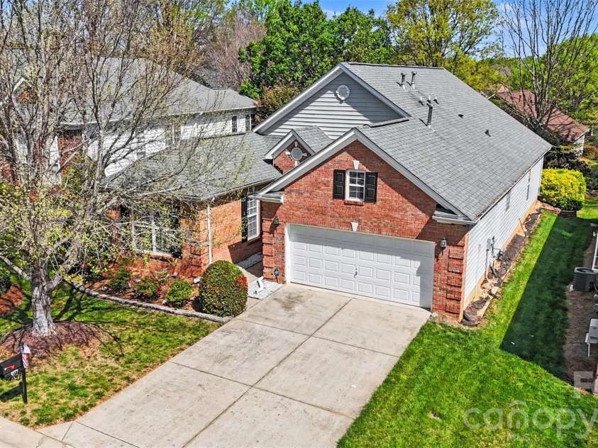 977 Platinum Drive, Fort Mill, SC 29708.  MLS# CAR4363219, YatesRealty ID 8651. 
