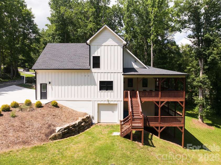 13 Cambridge Drive, Candler, NC 28715.  MLS# CAR4343251, YatesRealty ID 8656. 