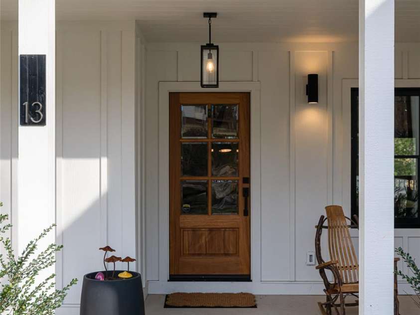 13 Cambridge Drive, Candler, NC 28715.  MLS# CAR4343251, YatesRealty ID 8656. Welcoming Covered Entry