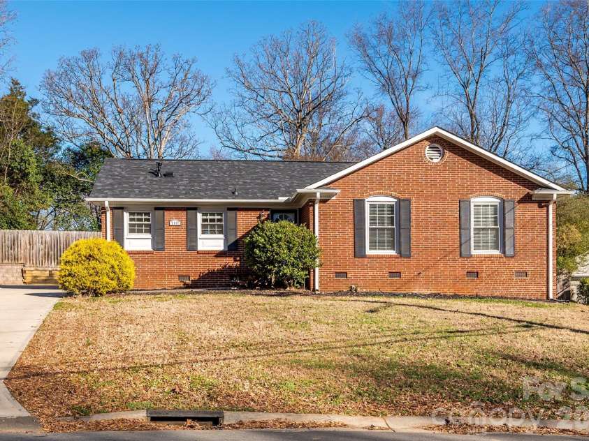 7117 Woodstream Drive, Charlotte, NC 28210.  MLS# CAR4355074, YatesRealty ID 8658. 