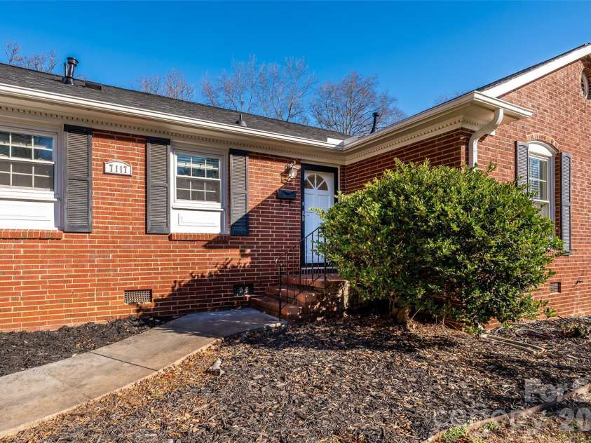 7117 Woodstream Drive, Charlotte, NC 28210.  MLS# CAR4355074, YatesRealty ID 8658. 