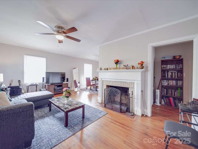204 Oakdale Street, Gastonia, NC 28054.  MLS# CAR4251999, YatesRealty ID 8659. 