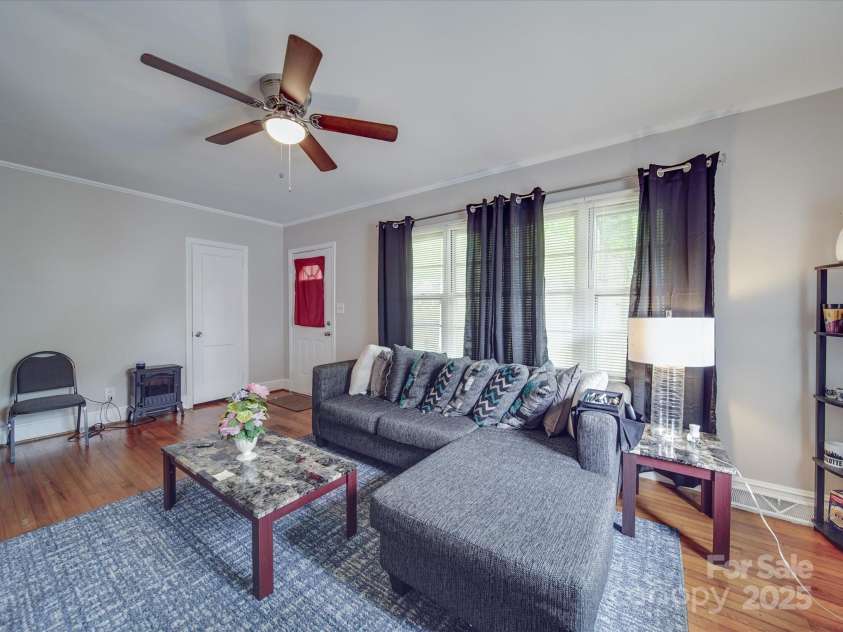 204 Oakdale Street, Gastonia, NC 28054.  MLS# CAR4251999, YatesRealty ID 8659. 