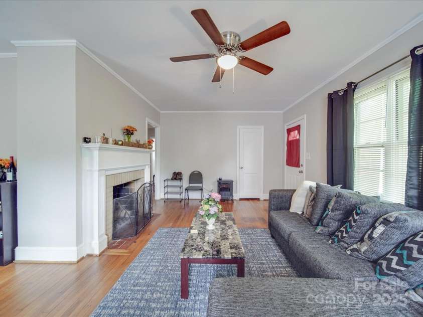 204 Oakdale Street, Gastonia, NC 28054.  MLS# CAR4251999, YatesRealty ID 8659. 