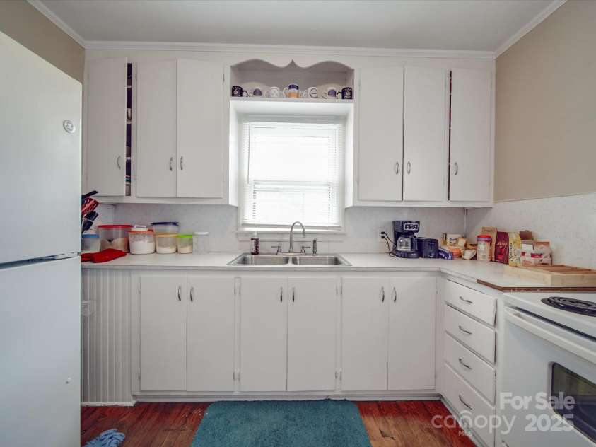 204 Oakdale Street, Gastonia, NC 28054.  MLS# CAR4251999, YatesRealty ID 8659. 
