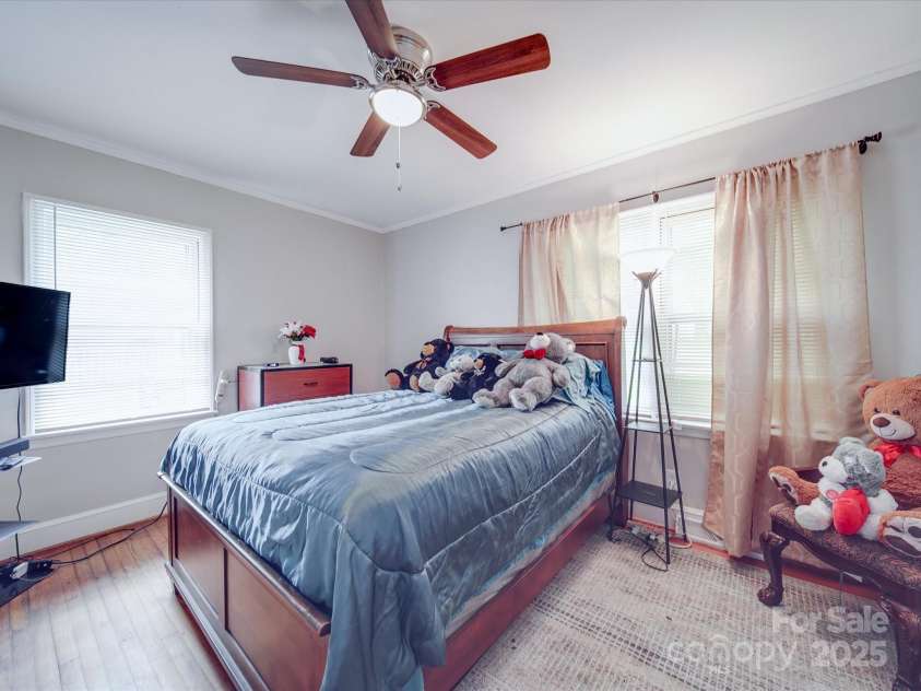 204 Oakdale Street, Gastonia, NC 28054.  MLS# CAR4251999, YatesRealty ID 8659. 