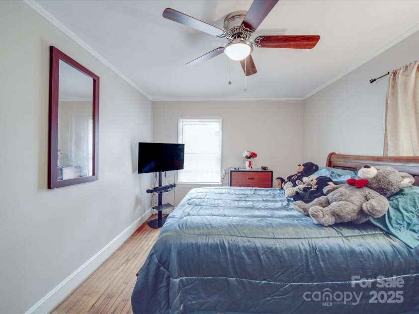 204 Oakdale Street, Gastonia, NC 28054.  MLS# CAR4251999, YatesRealty ID 8659. 