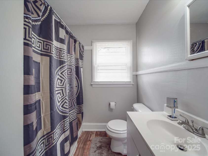 204 Oakdale Street, Gastonia, NC 28054.  MLS# CAR4251999, YatesRealty ID 8659. 