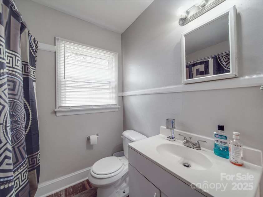 204 Oakdale Street, Gastonia, NC 28054.  MLS# CAR4251999, YatesRealty ID 8659. 
