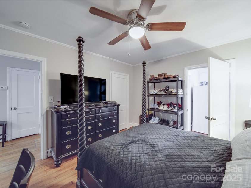 204 Oakdale Street, Gastonia, NC 28054.  MLS# CAR4251999, YatesRealty ID 8659. 