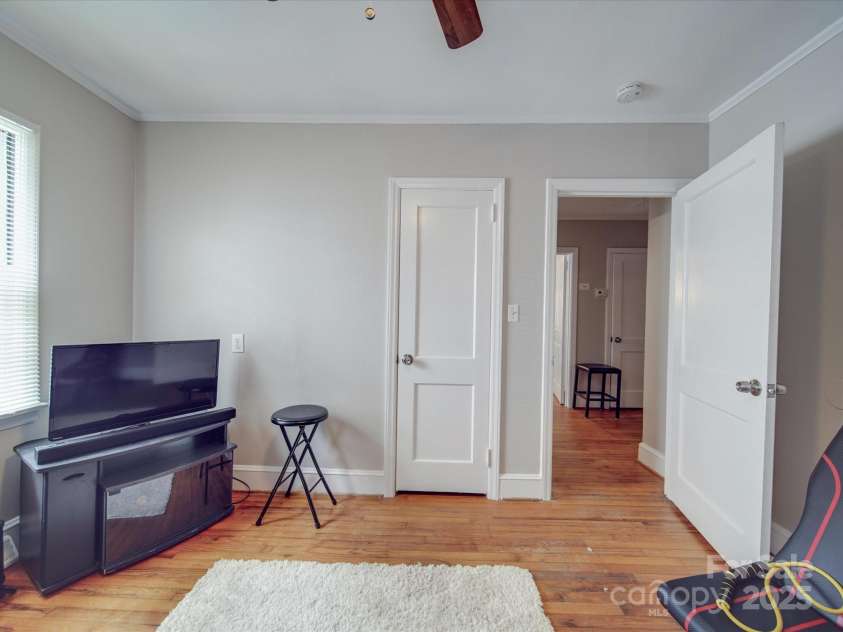 204 Oakdale Street, Gastonia, NC 28054.  MLS# CAR4251999, YatesRealty ID 8659. 