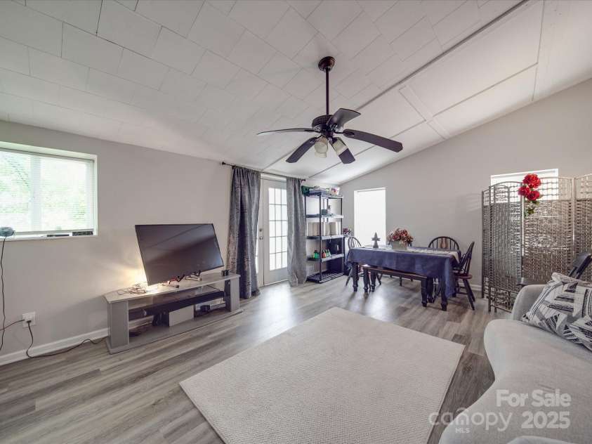 204 Oakdale Street, Gastonia, NC 28054.  MLS# CAR4251999, YatesRealty ID 8659. 