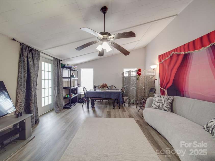 204 Oakdale Street, Gastonia, NC 28054.  MLS# CAR4251999, YatesRealty ID 8659. 