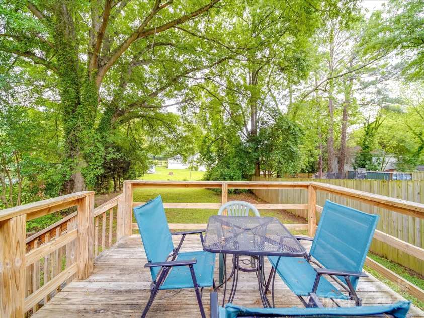 204 Oakdale Street, Gastonia, NC 28054.  MLS# CAR4251999, YatesRealty ID 8659. 