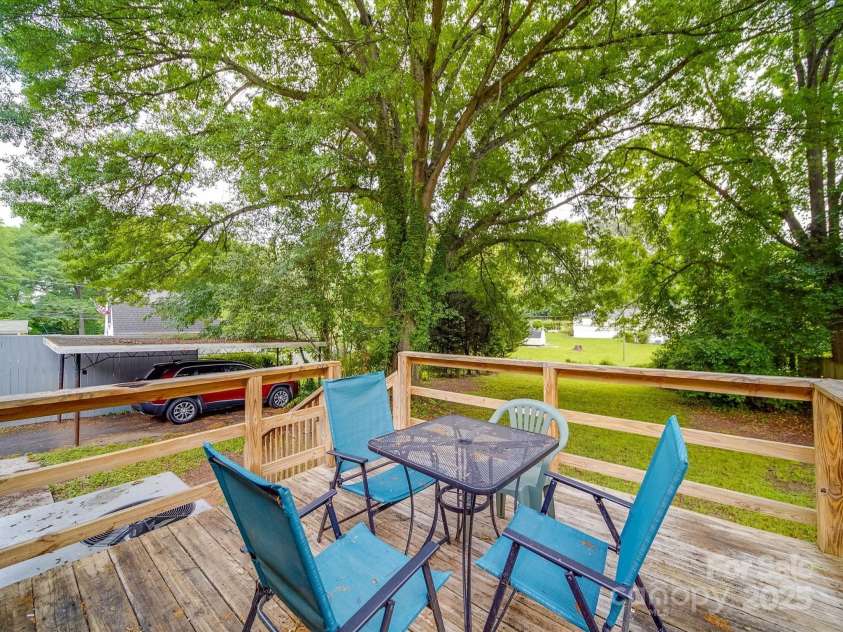 204 Oakdale Street, Gastonia, NC 28054.  MLS# CAR4251999, YatesRealty ID 8659. 