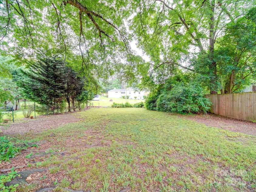 204 Oakdale Street, Gastonia, NC 28054.  MLS# CAR4251999, YatesRealty ID 8659. 