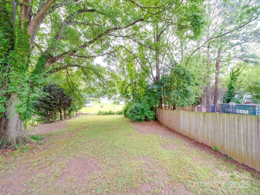 204 Oakdale Street, Gastonia, NC 28054.  MLS# CAR4251999, YatesRealty ID 8659. 