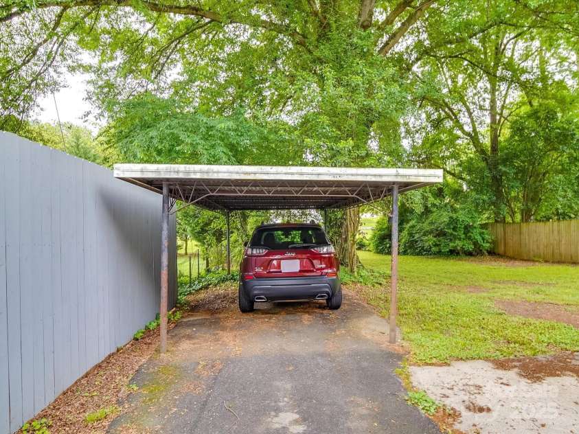 204 Oakdale Street, Gastonia, NC 28054.  MLS# CAR4251999, YatesRealty ID 8659. 