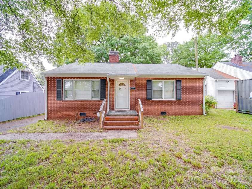 204 Oakdale Street, Gastonia, NC 28054.  MLS# CAR4251999, YatesRealty ID 8659. 