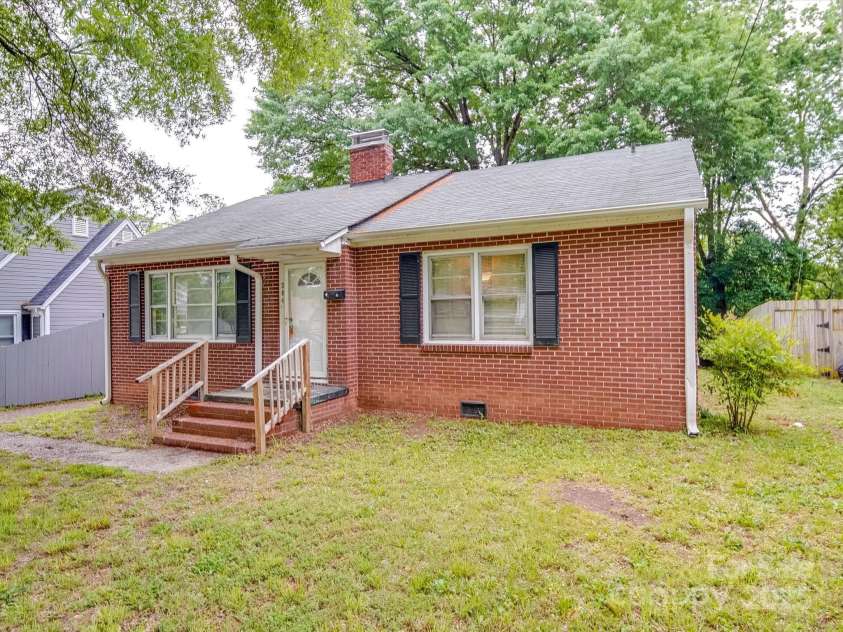 204 Oakdale Street, Gastonia, NC 28054.  MLS# CAR4251999, YatesRealty ID 8659. 