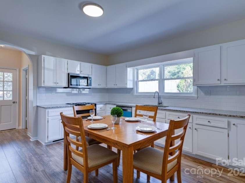 5909 Maple Street, Charlotte, NC 28269.  MLS# CAR4314238, YatesRealty ID 8661. Dining Area
