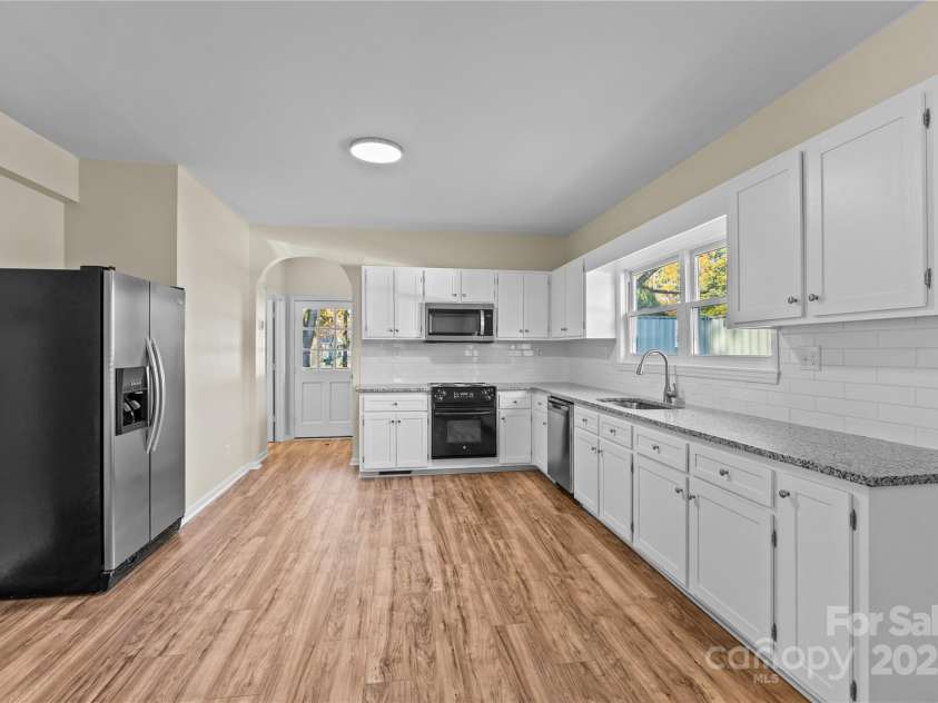 5909 Maple Street, Charlotte, NC 28269.  MLS# CAR4314238, YatesRealty ID 8661. Kitchen And Dining