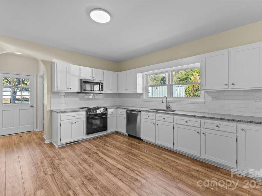 5909 Maple Street, Charlotte, NC 28269.  MLS# CAR4314238, YatesRealty ID 8661. Kitchen Area
