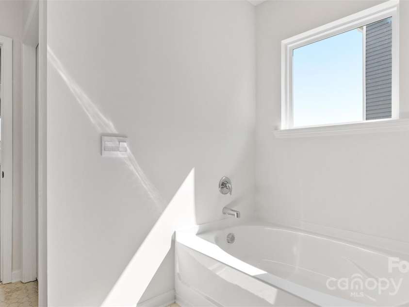 624 Country Oak Drive, Asheville, NC 28804.  MLS# CAR4252065, YatesRealty ID 8661. Photos are representative