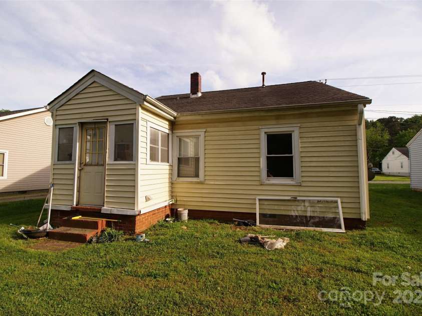 615 Mauney Avenue, Kings Mountain, NC 28086.  MLS# CAR4251484, YatesRealty ID 8663. 